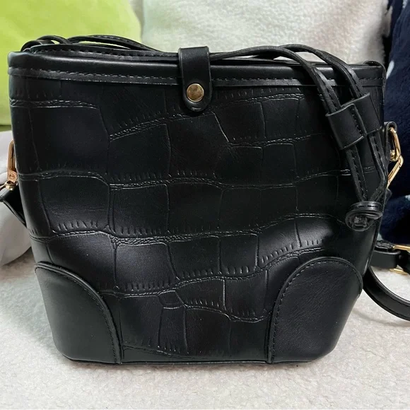 Black Bucket Bag - Picture 4 of 5